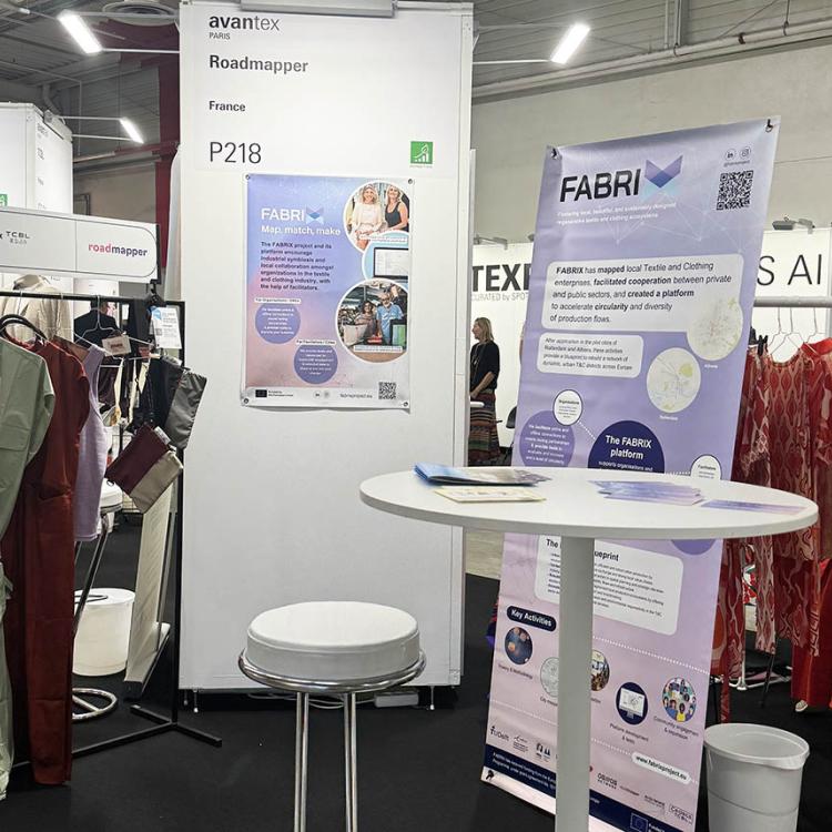 Fabrix stand